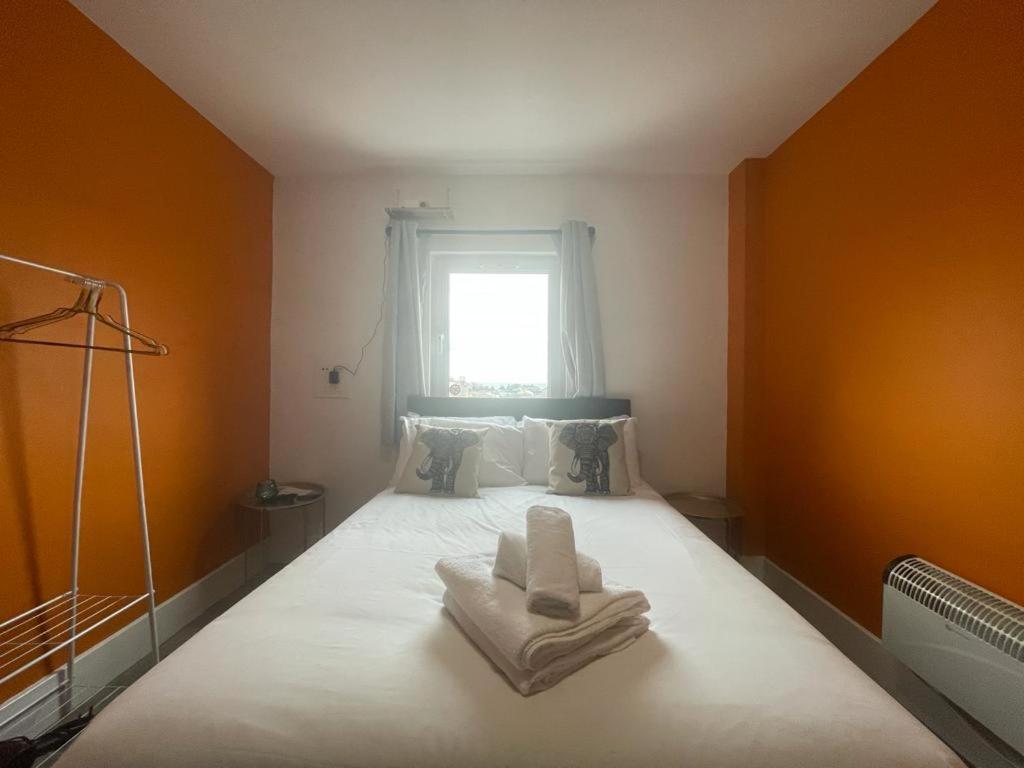 Albergue Neon 160 Swansea Exterior foto